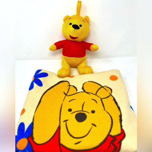 Disney Winnie the Pooh Towel & Bath Buddy Set - Picture 3 of 9